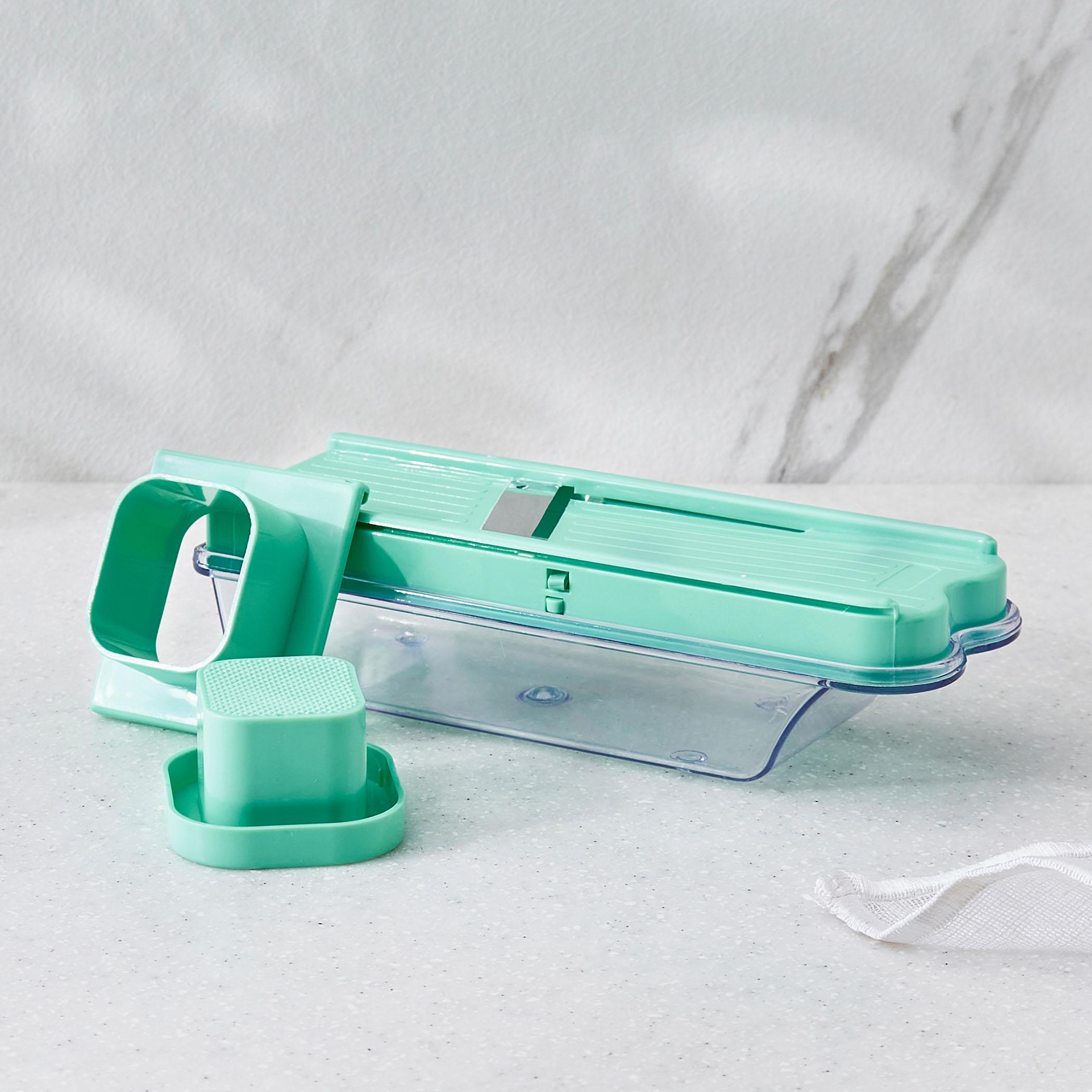 Rosemary Cove Polypropylene Dry Fruit Chopper in Mint