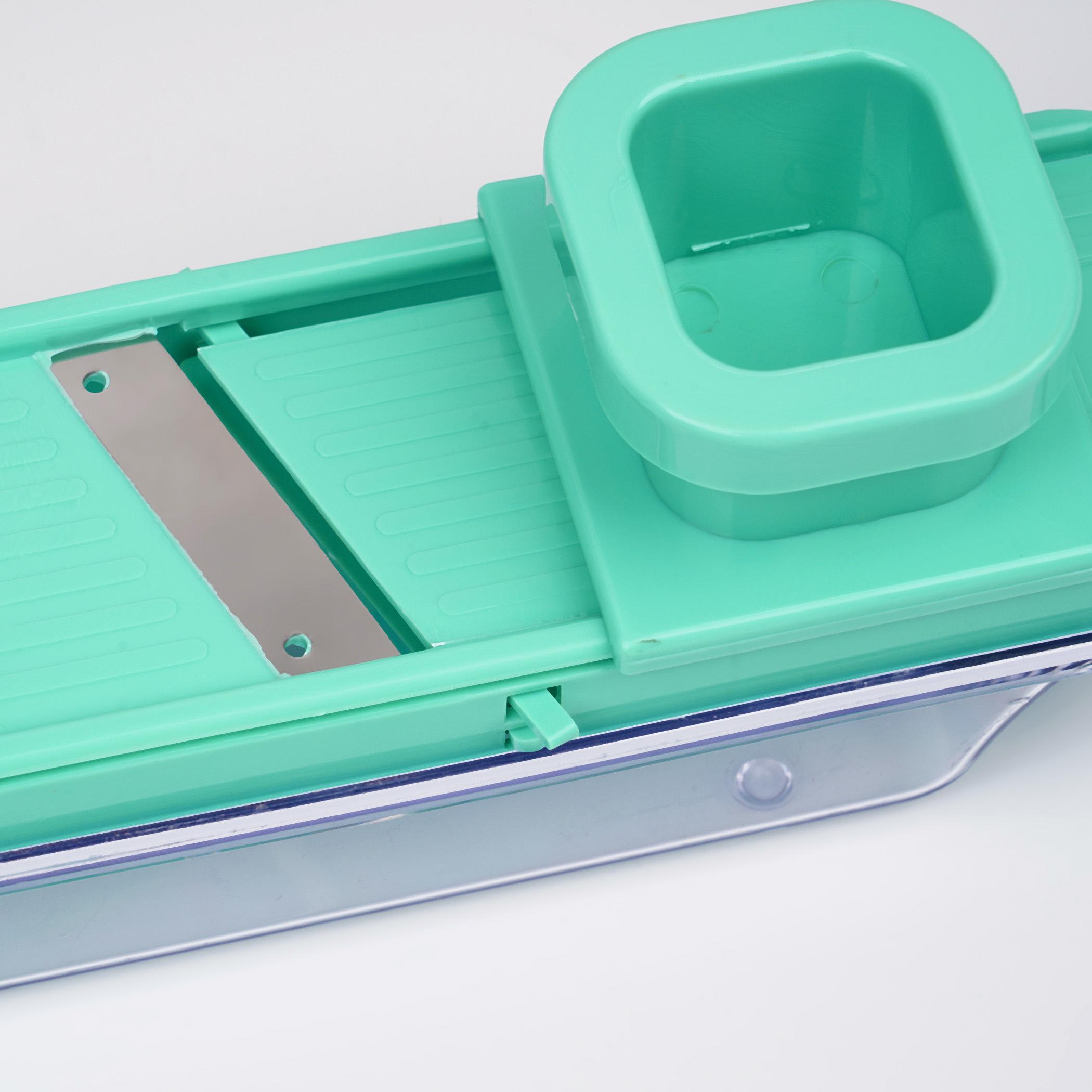 Rosemary Cove Polypropylene Dry Fruit Chopper in Mint