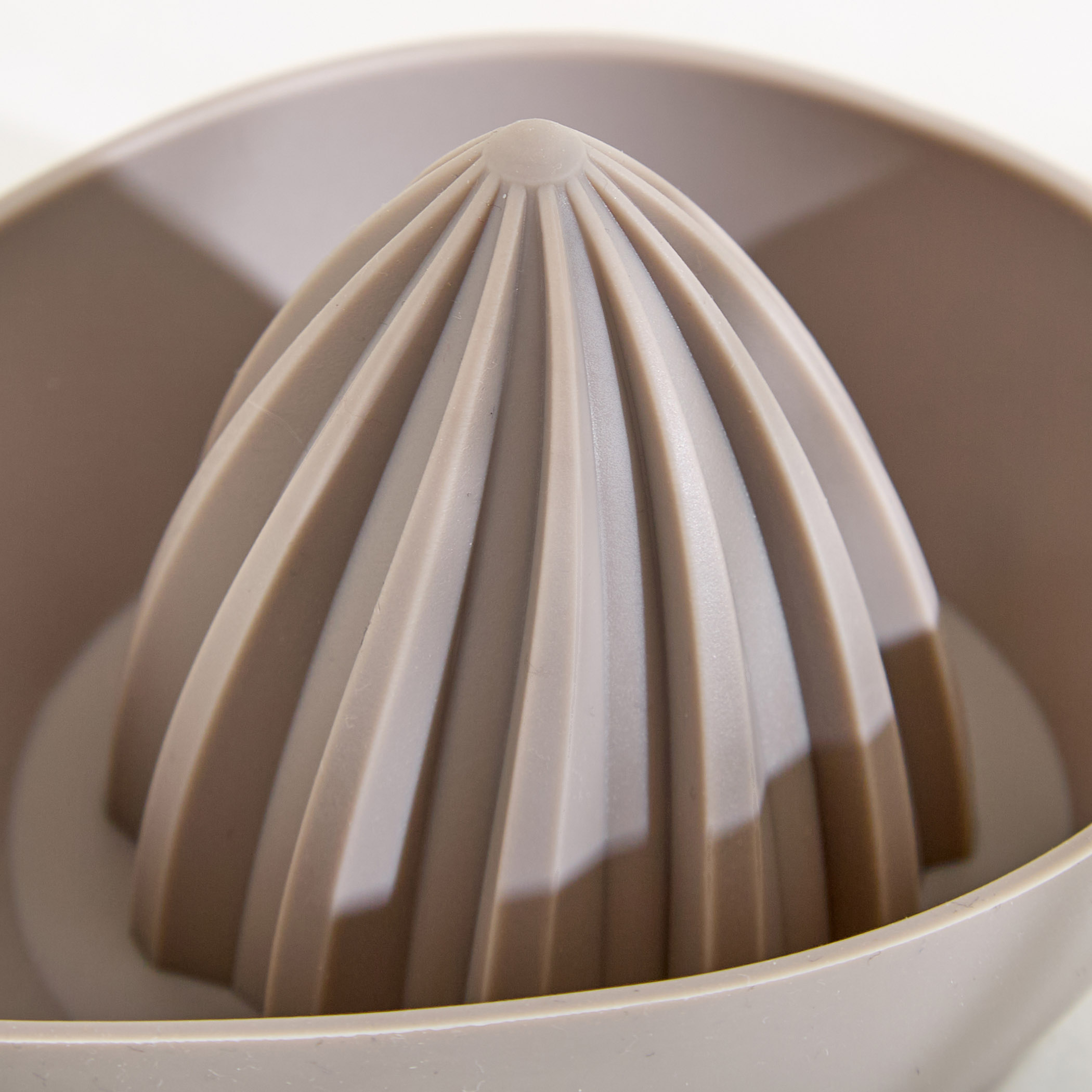 Rosemary Springfield Silicone Lemon Juicer in Brown