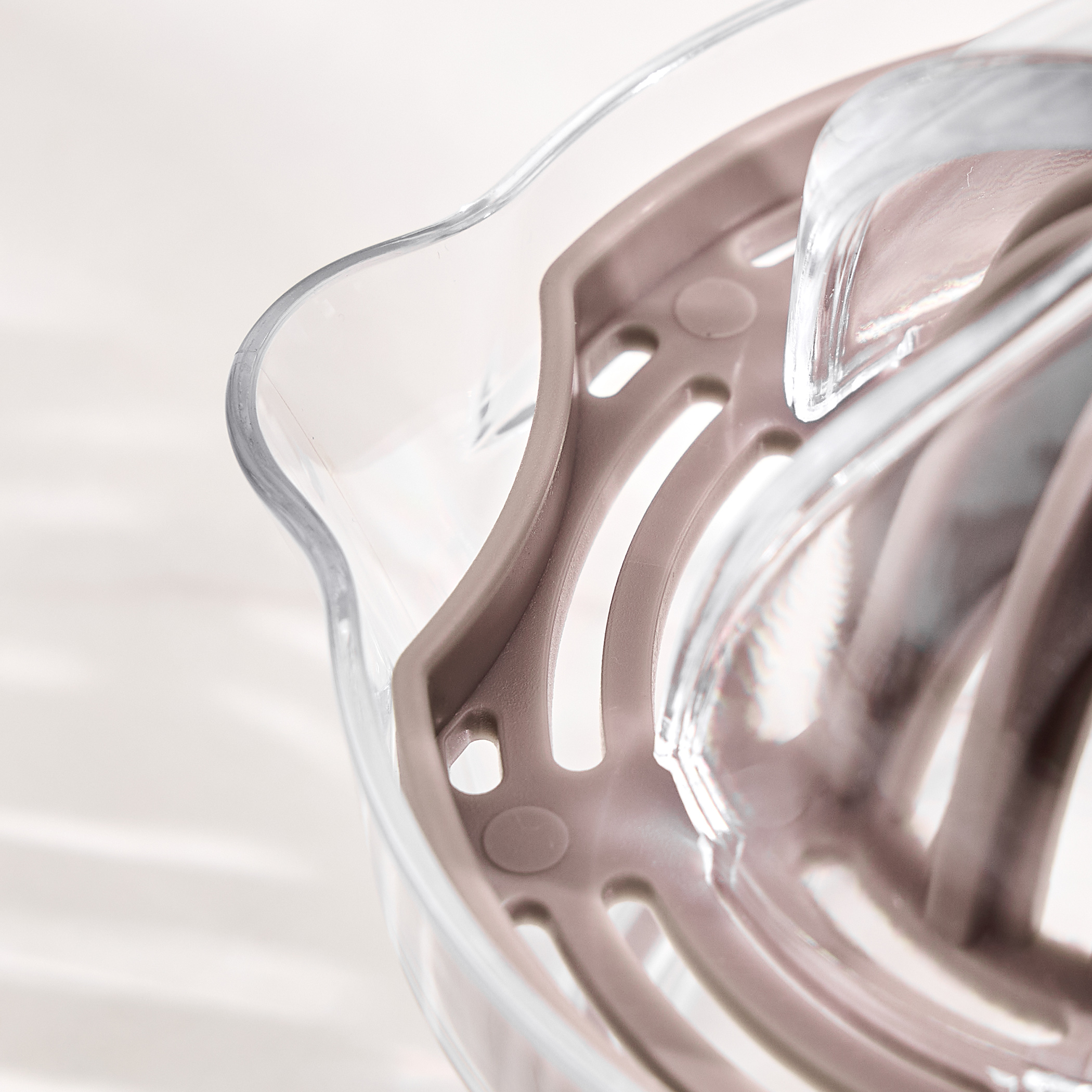 Rosemary Eva 2in1 Juicer and Grater in Taupe