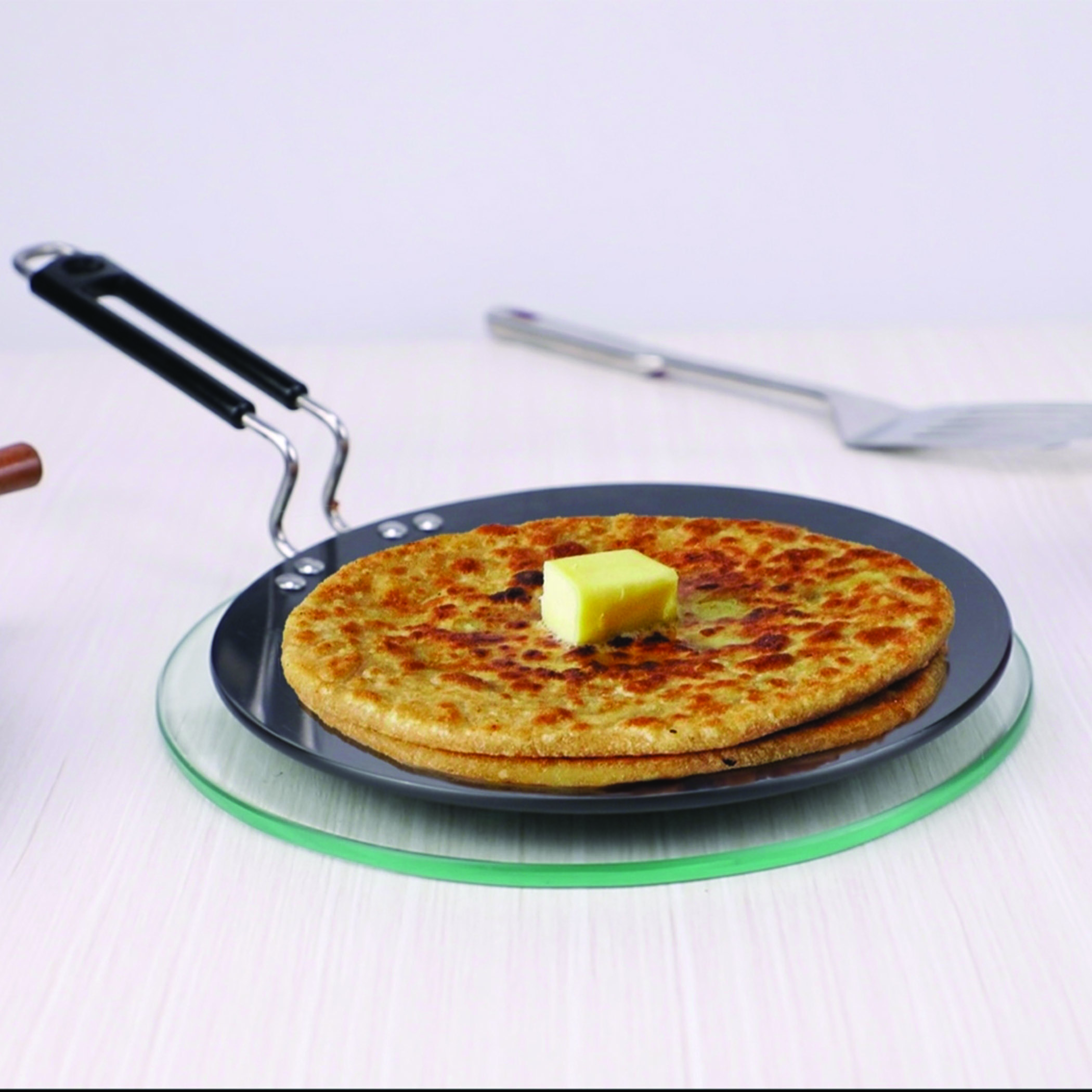 Vinod Aluminium Hard Anodized Roti Tawa - 22 cm in Black