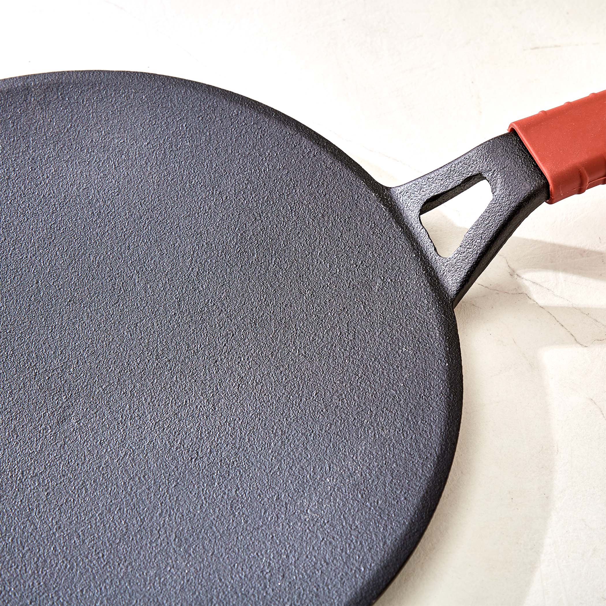 Terra Tales Sally Cast Iron Concave Tawa - 26cm in Black