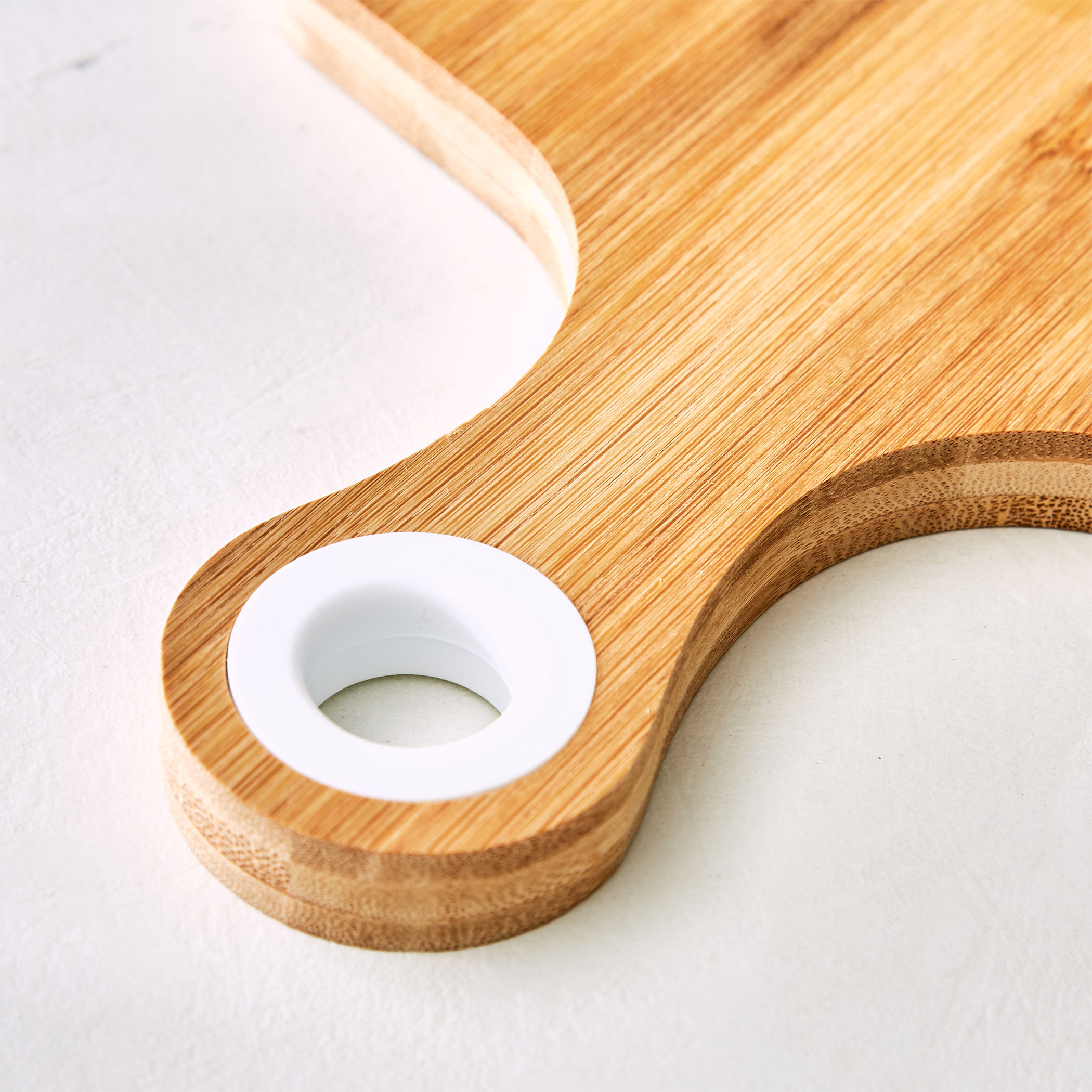Chef Cubis Edulis Bamboo Chopping Board with Handle in Brown