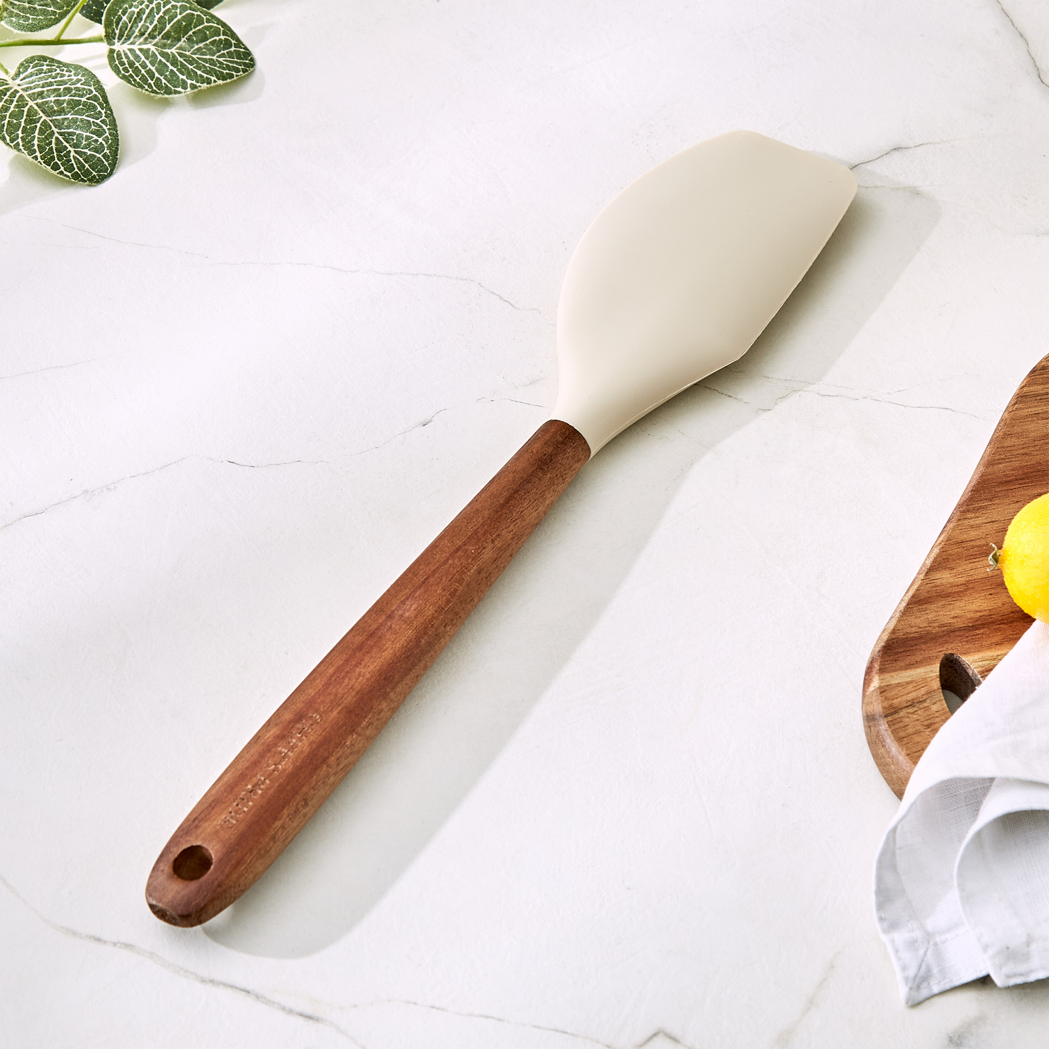 Chefs Pride Zeta Silicone Spatula with Acacia Wood Handle in Cream