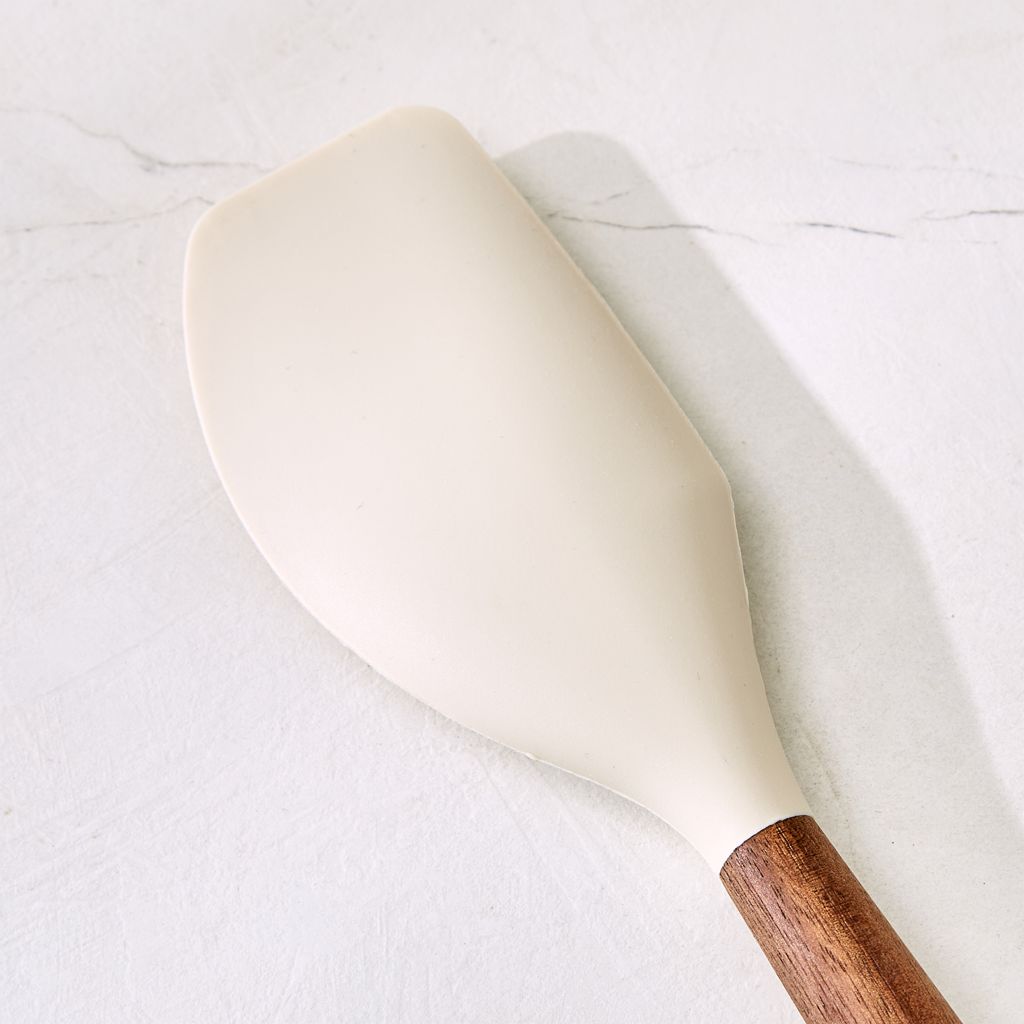 Chefs Pride Zeta Silicone Spatula with Acacia Wood Handle in Cream
