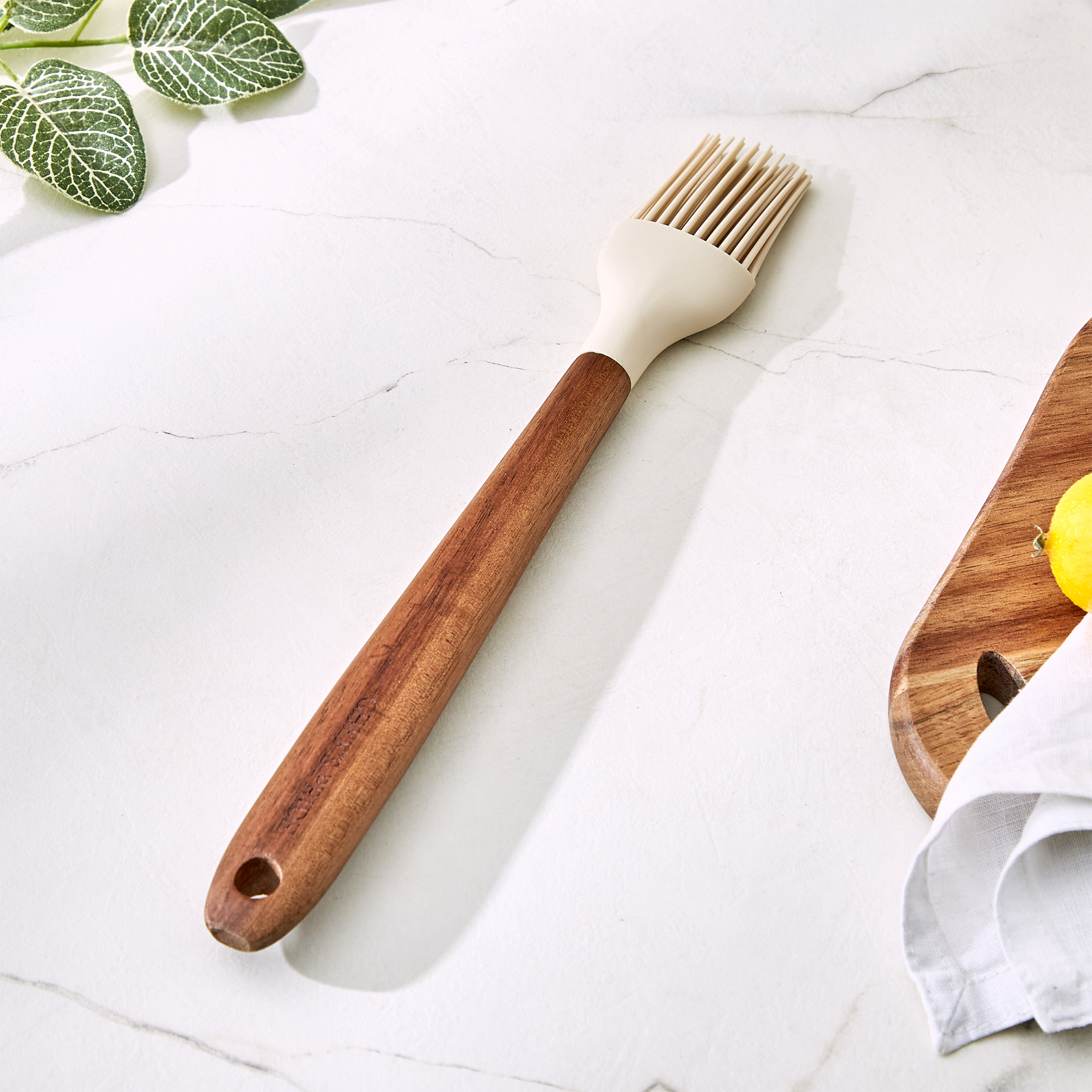 Chefs Pride Zeta Silicone Oil Brush with Acacia Wood Handle in Cream