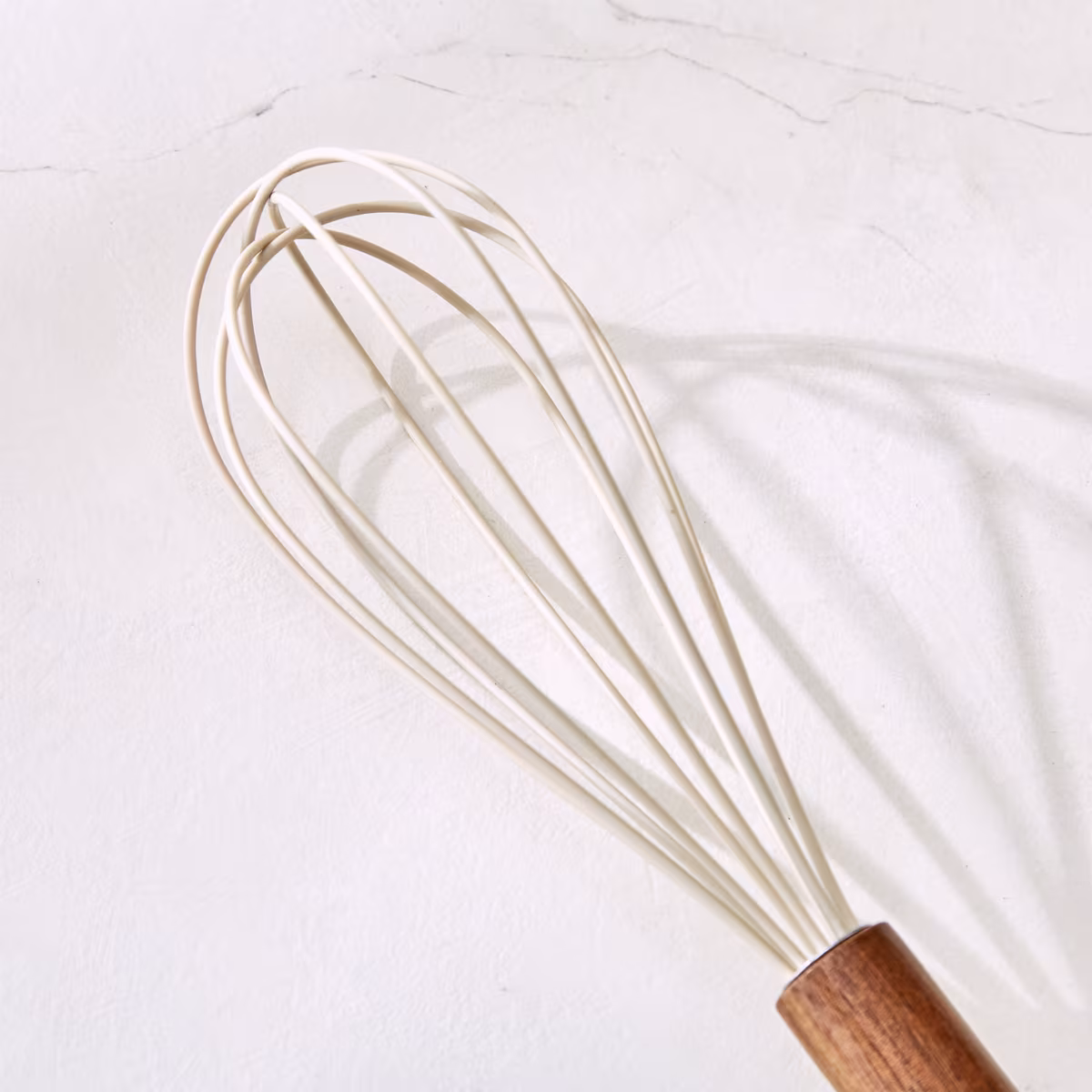 Chefs Pride Zeta Silicone Whisk with Acacia Wood Handle in Cream