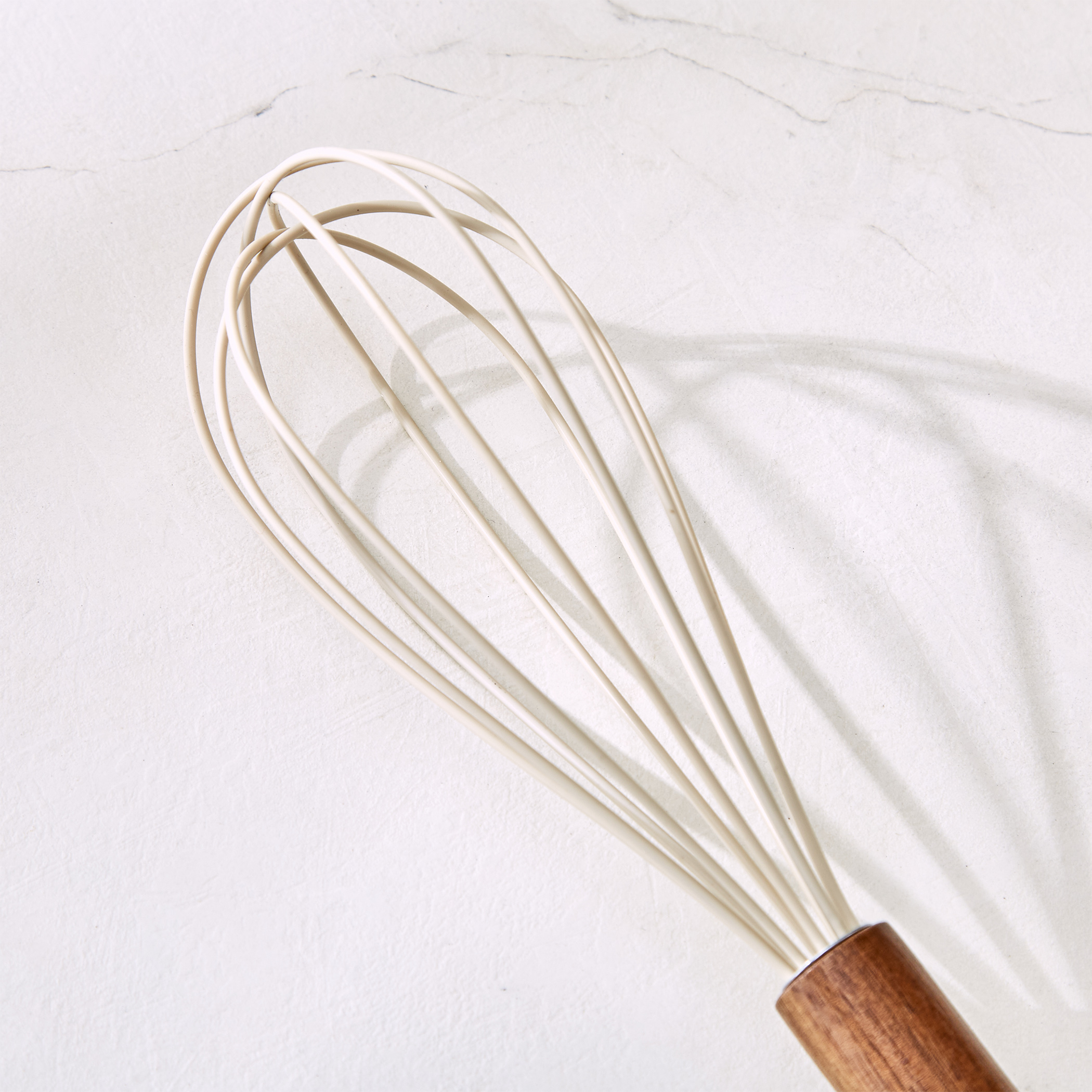 Chefs Pride Zeta Silicone Whisk with Acacia Wood Handle in Cream