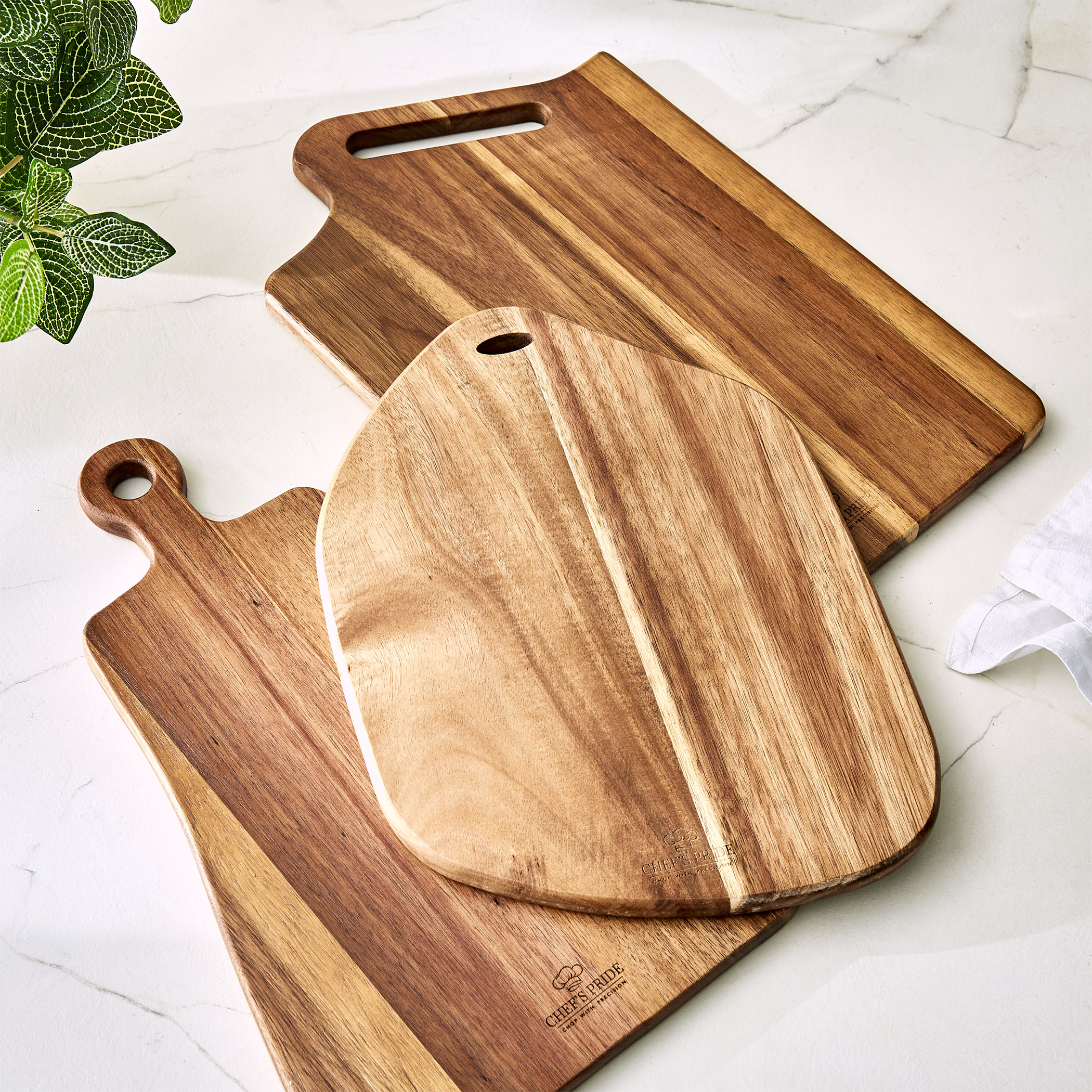 Chefs Pride Marion Acacia Wood Chopping Board with Handle in Brown